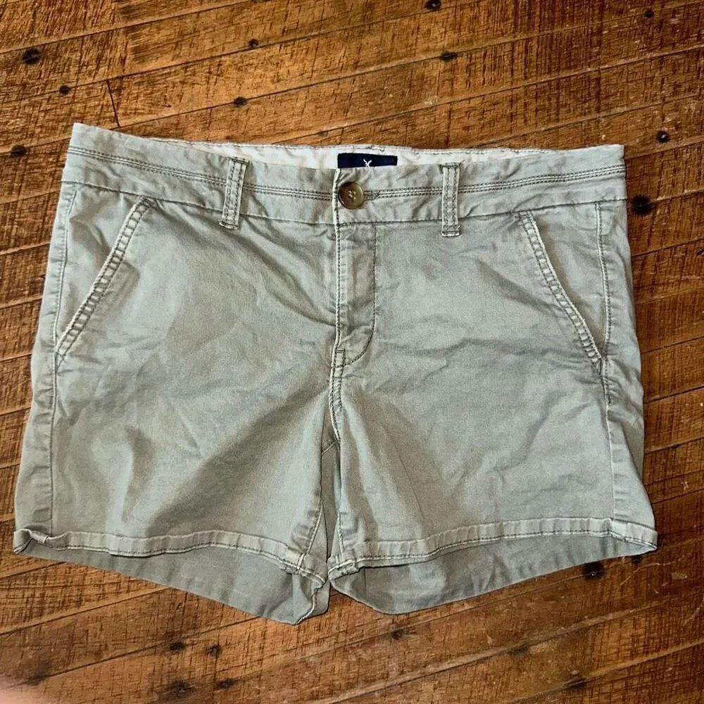American Eagle army green midi stretch size 10 shorts